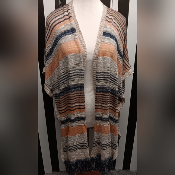 Woven fringed kimono - Picture 7 of 9
